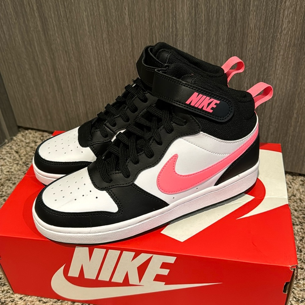 Nike Court Borough Mid 2 Sneaker